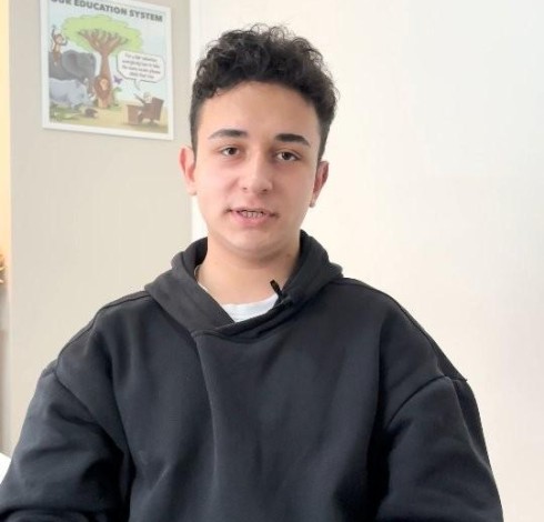 Öğrencimiz Berat, sorularımızı cevaplandırıyor.